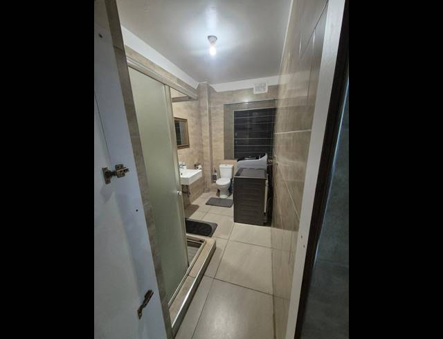 1 BEDROOM APARTMENT FOR SALE IN ESSENWOOD